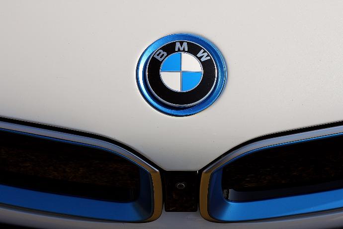 shallow focus photo of BMW emblem