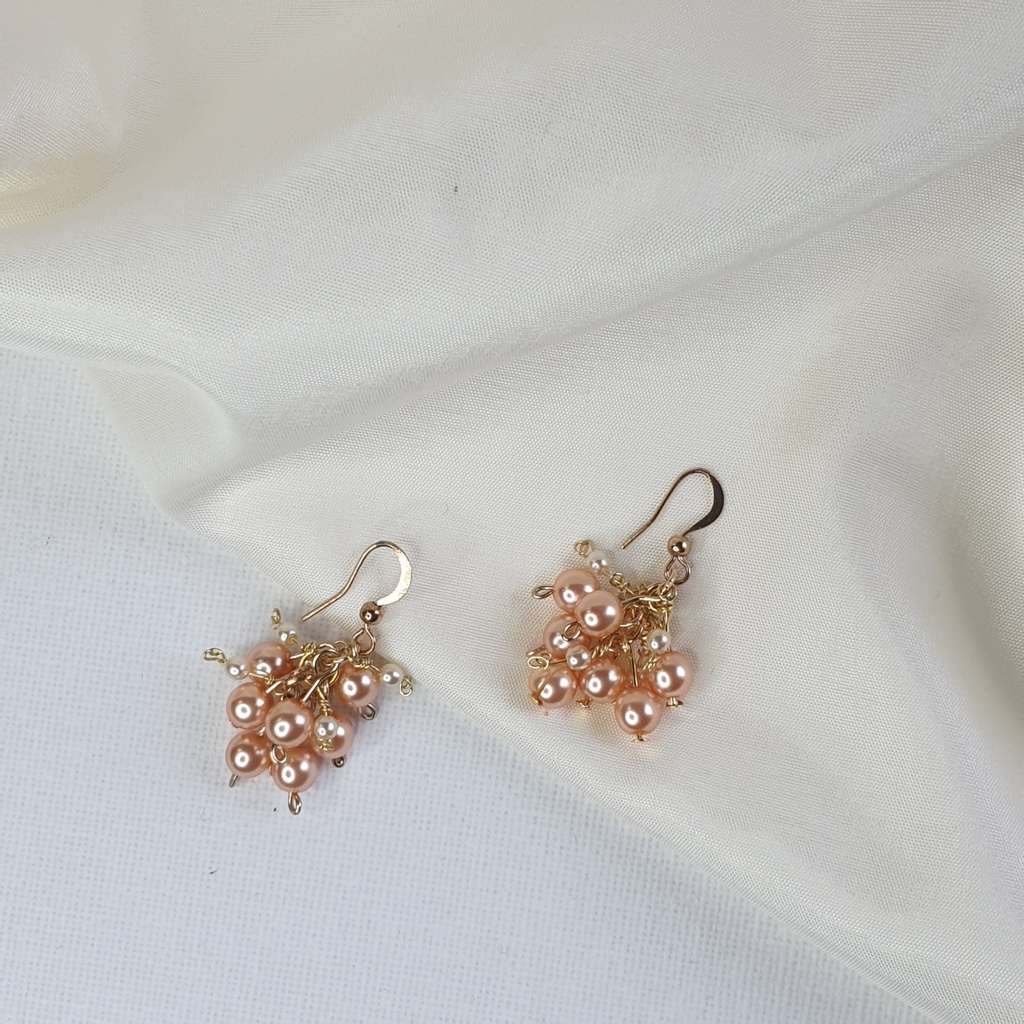 Ontwerp 22/0010 "Tender earrings" met parels